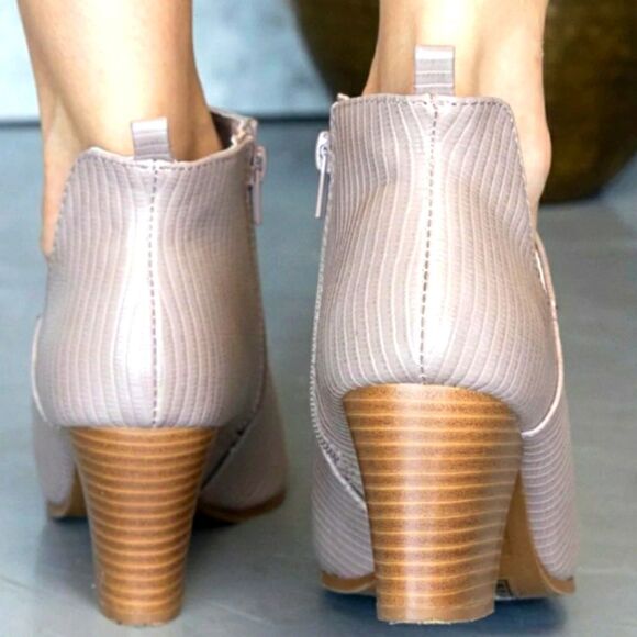 QUPID POINTED TOE SIDE ZIPPER CLOSURE WOMEN'S ANKLE BOOTIES - Picture 15 of 15